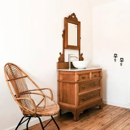 펜션 La Maison Du Rivage 디넝